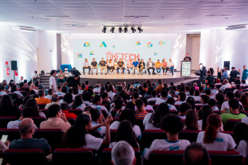 [Governo de Alagoas e Google firmam parceria para ofertar 10 mil bolsas de cursos gratuitos nas Escolas Estaduais]