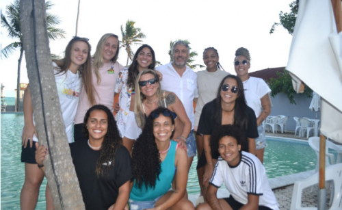 [Jogadoras da seleção feminina passam férias em Maragogi à espera da convocação da técnica Pia Sundhage]